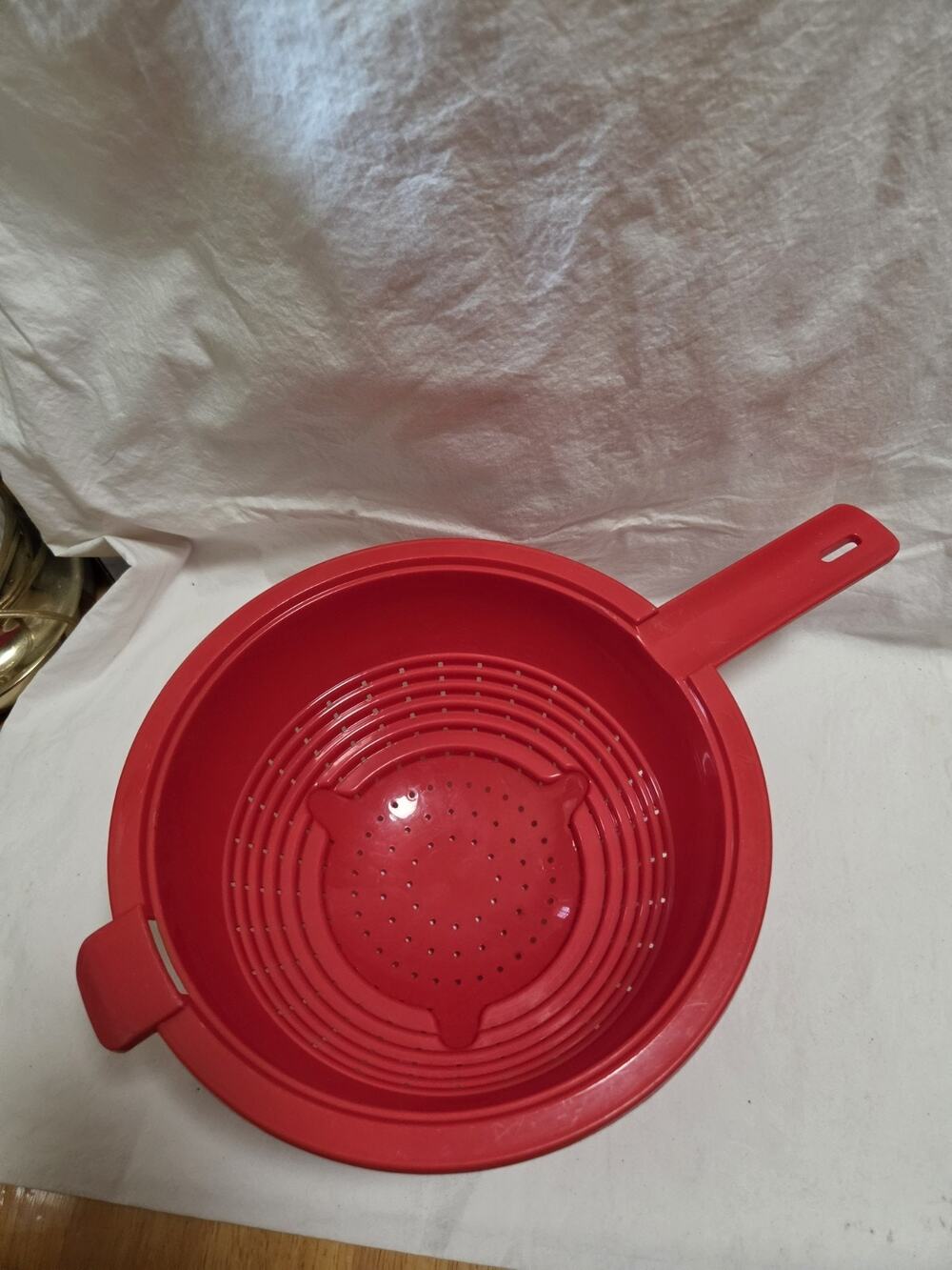 Tupperware 2 qt Strainer Red